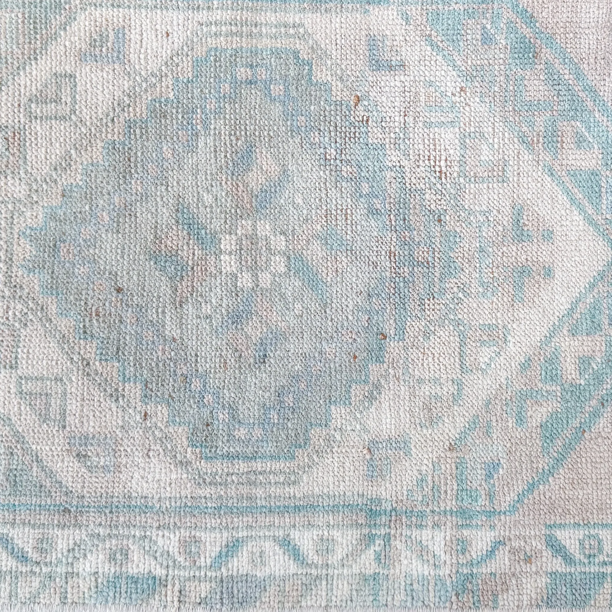 4193 Handwoven Vintage Rug 2’11x1’7