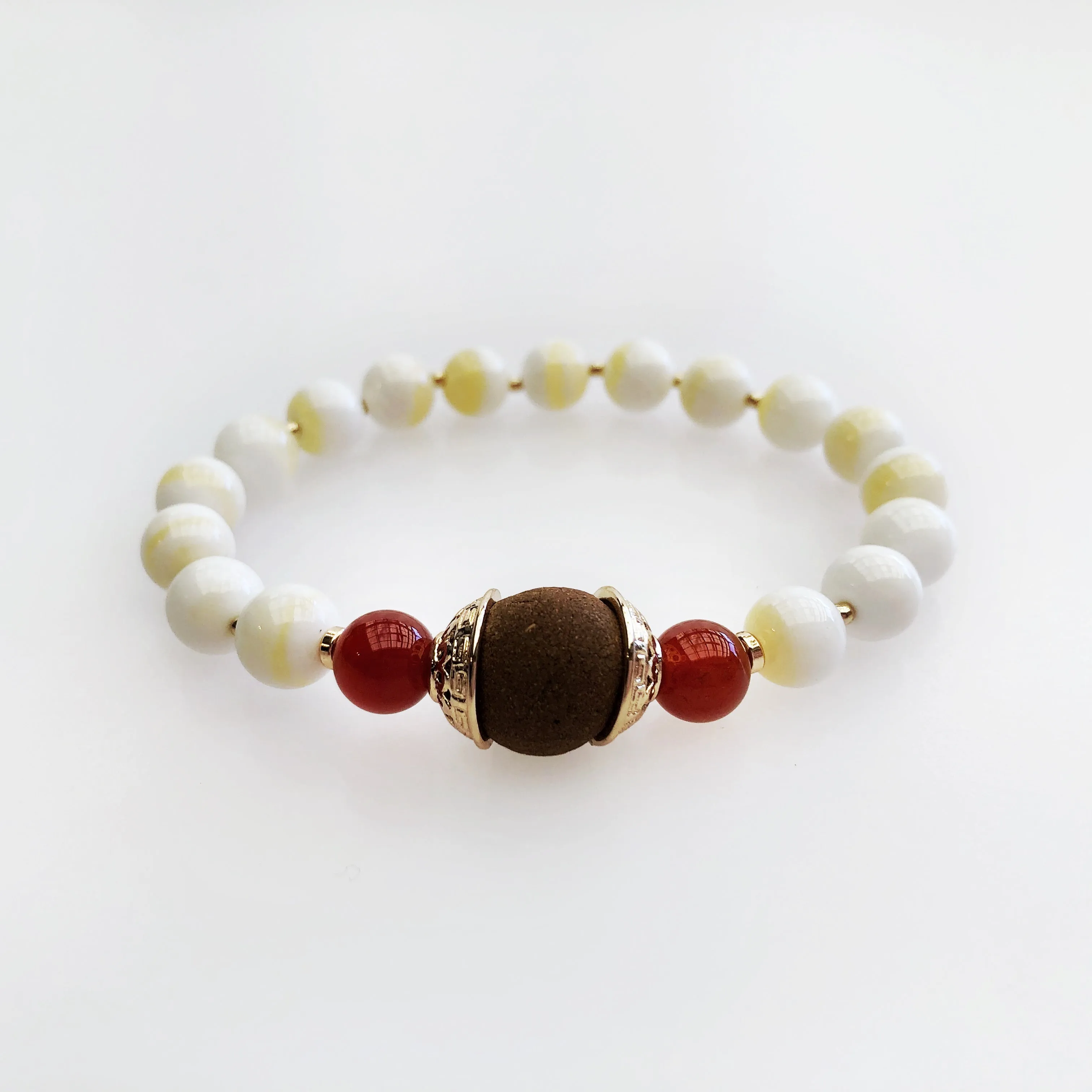 Beaded Tridacna Bracelet with Herbal Bead