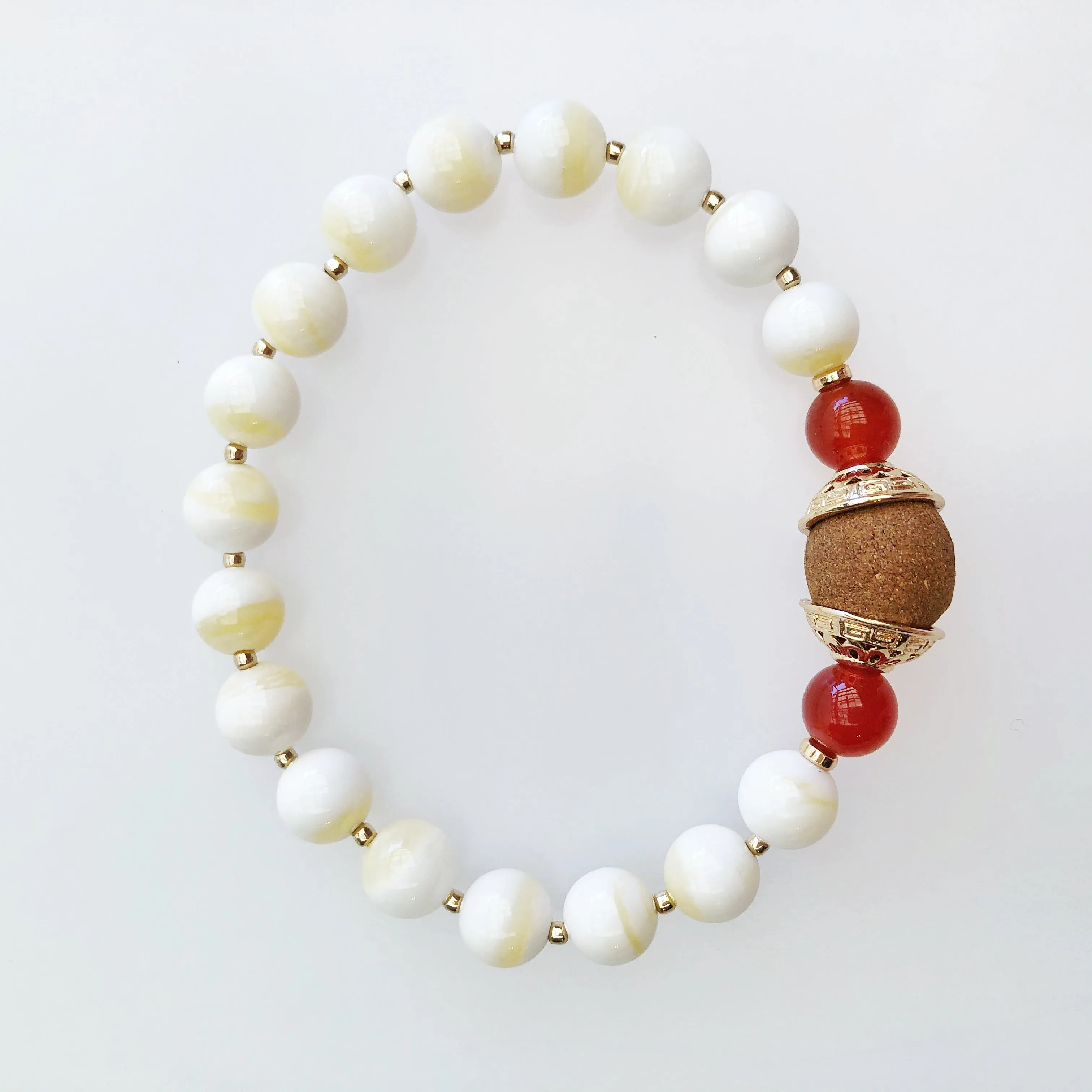 Beaded Tridacna Bracelet with Herbal Bead