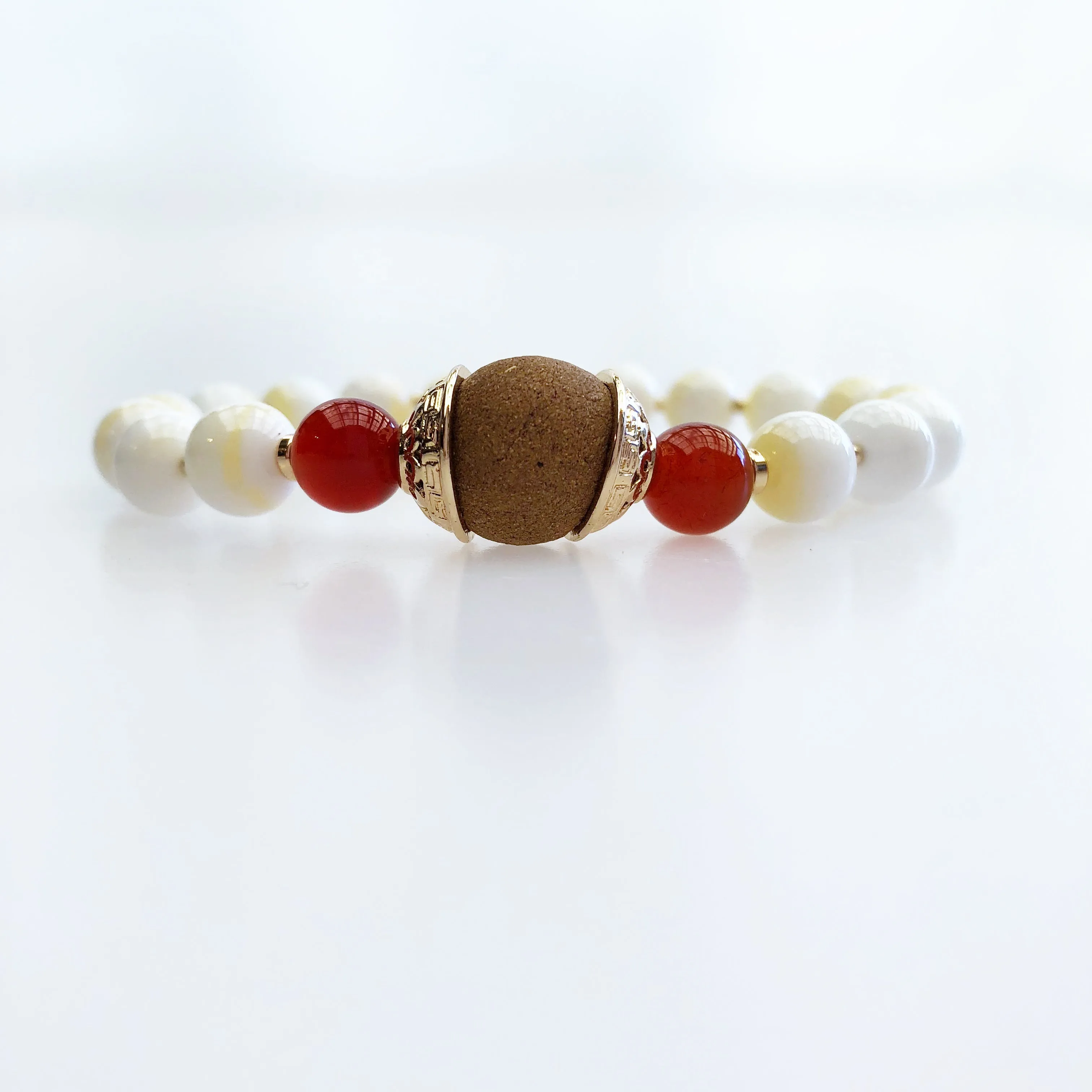 Beaded Tridacna Bracelet with Herbal Bead