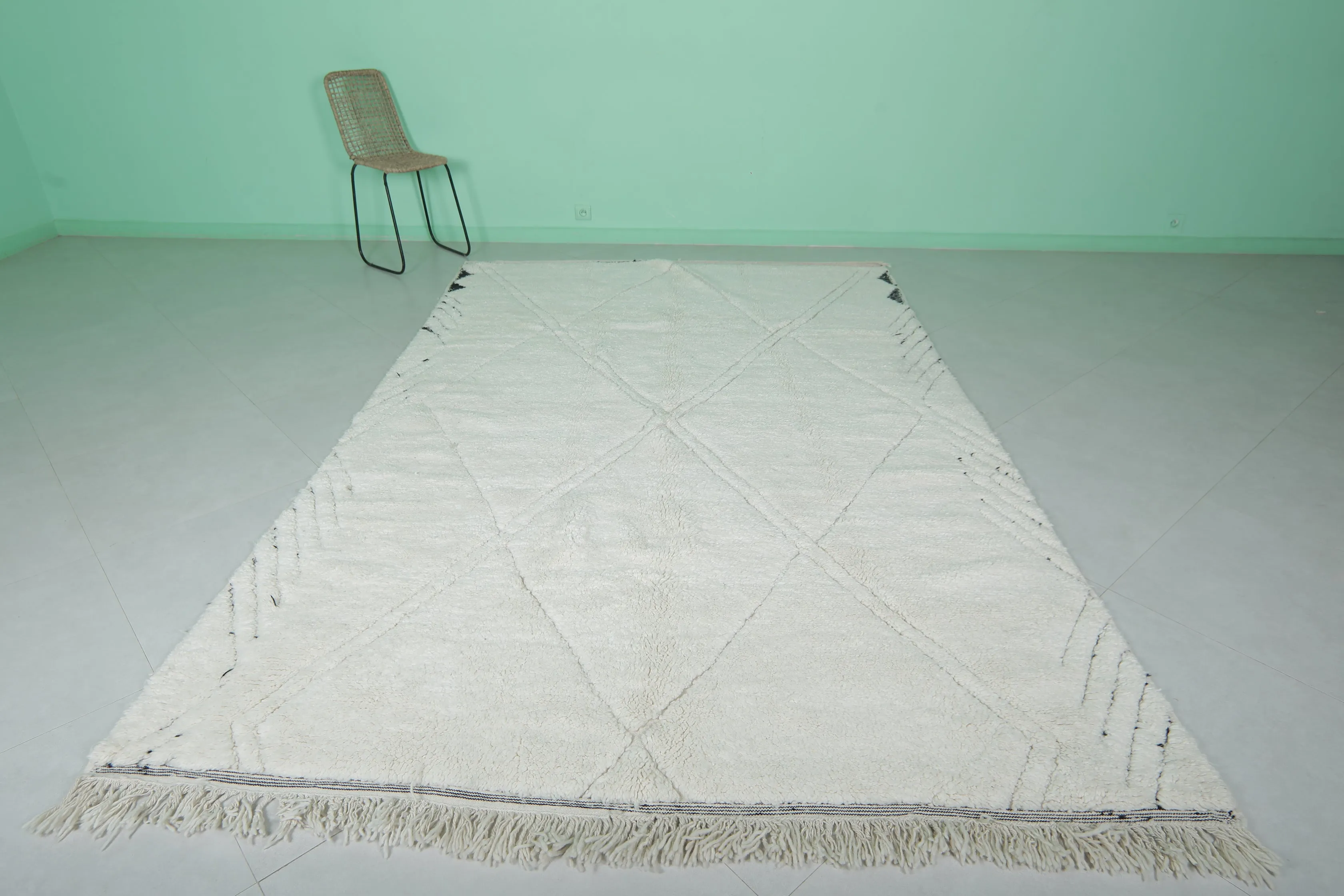 Beni Ourain Moroccan Wool Rug - 6.7 x 10.3 Feet | Diamond Pattern Ivory Rug