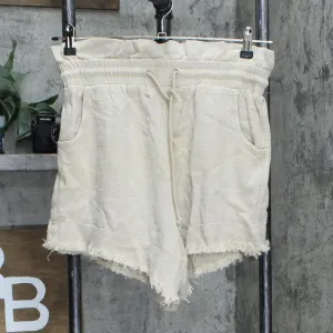 [BLANKNYC] Women's Paperbag Fray Hem Shorts Beige Medium