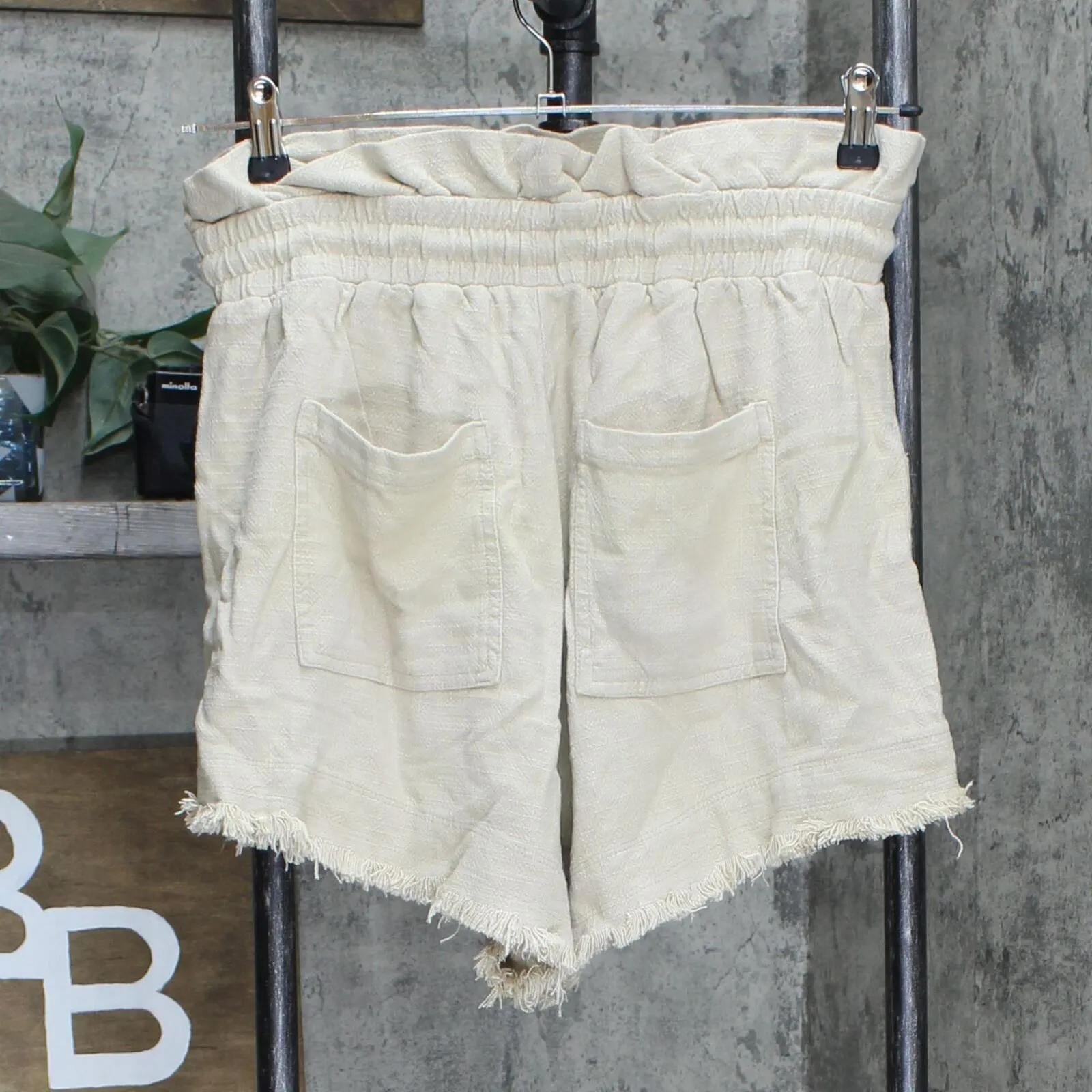 [BLANKNYC] Women's Paperbag Fray Hem Shorts Beige Medium