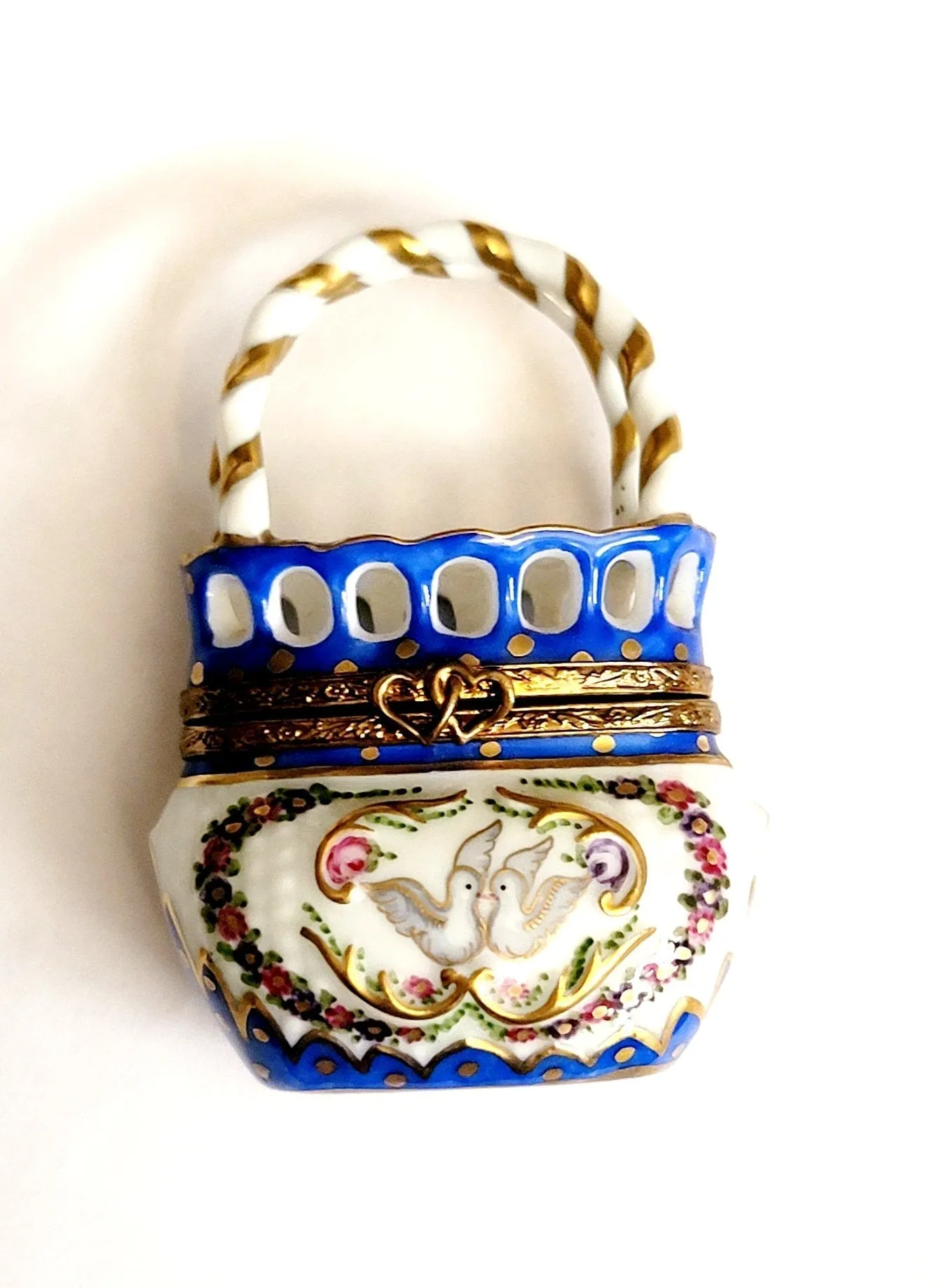 Doves on Basket 3 inch Traditional