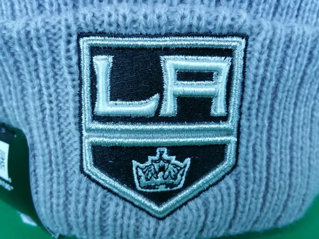 Los Angeles Kings Traditional Stripe Pom Toque