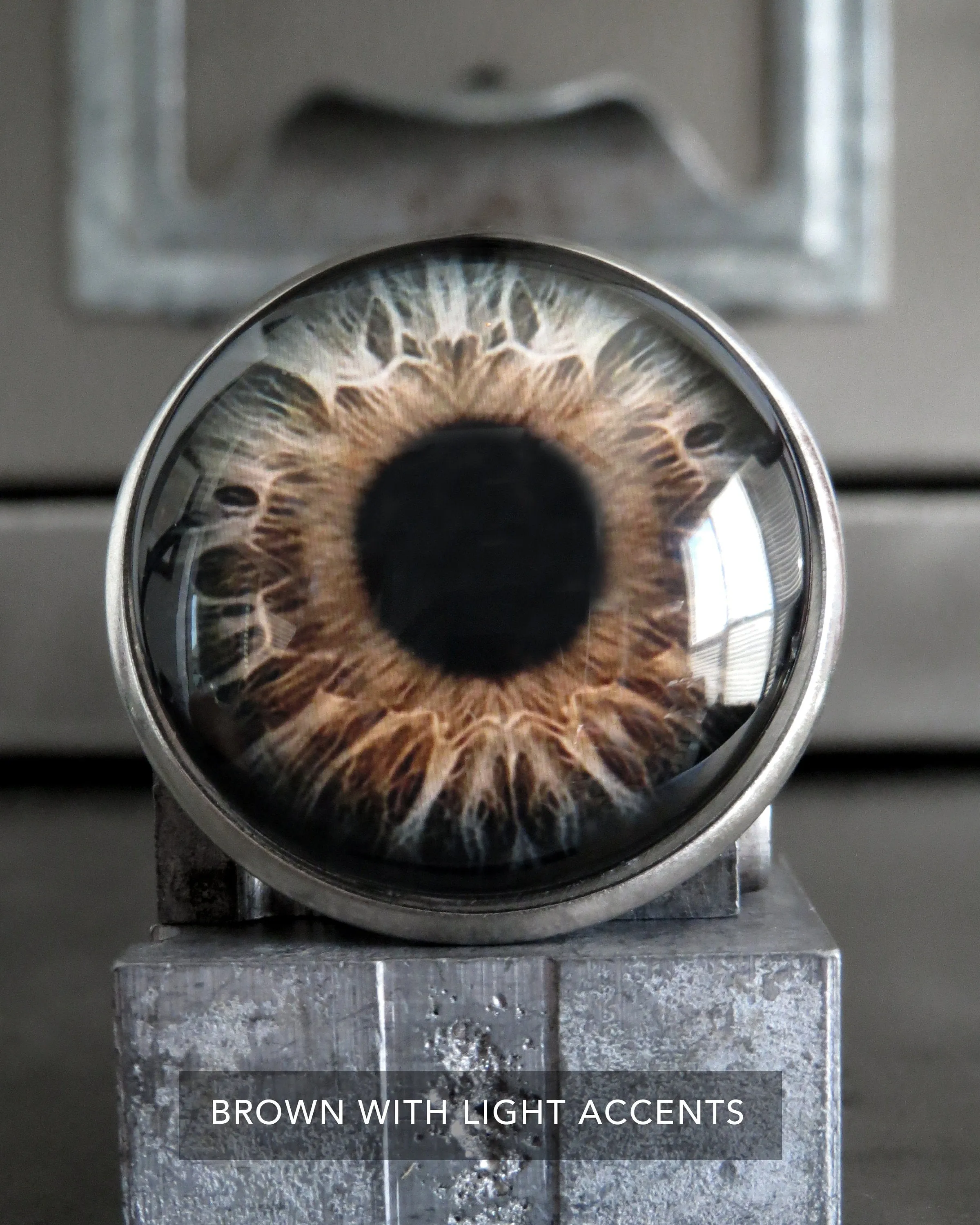 Realistic Eyeball Pin Button - 6 Colors