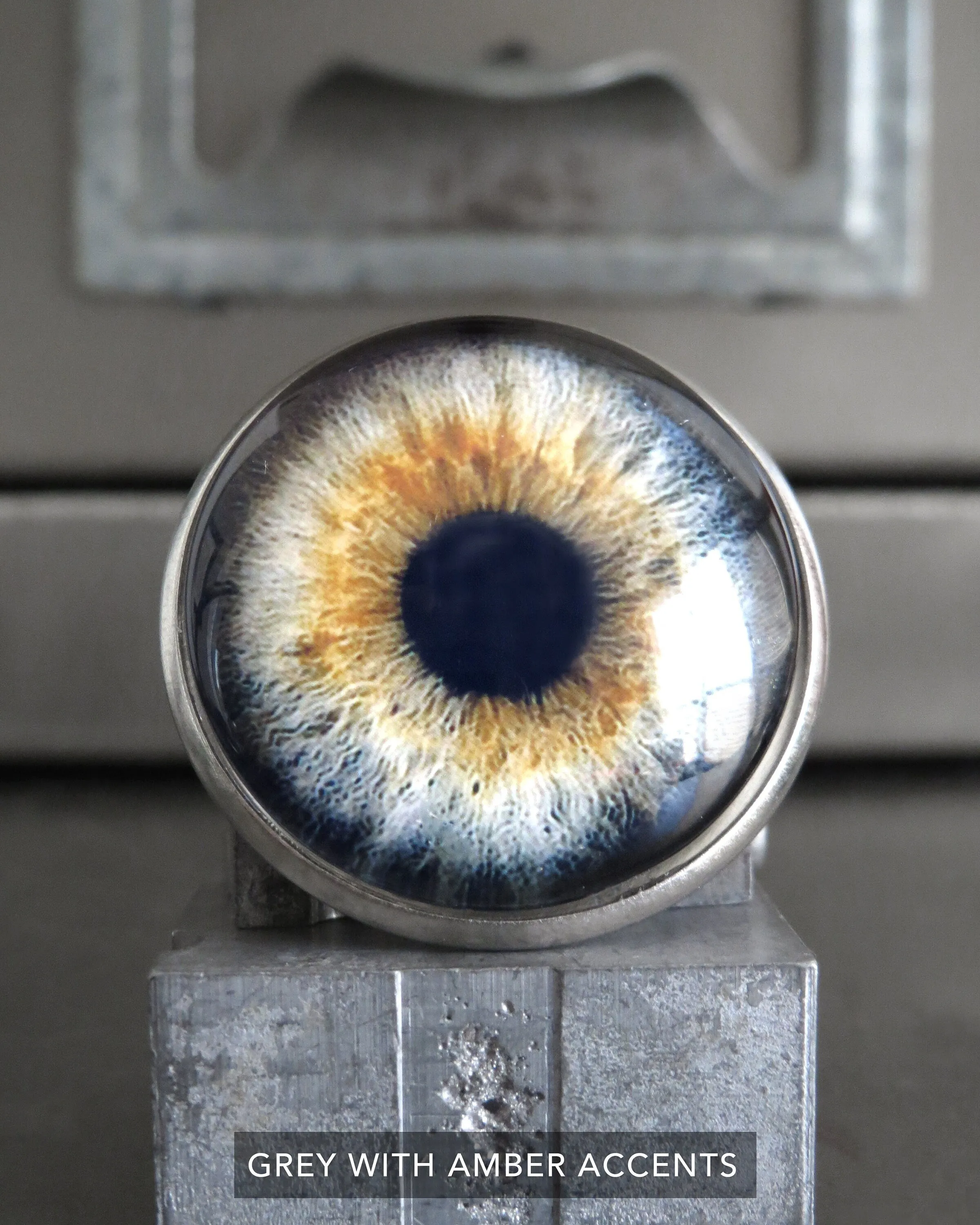 Realistic Eyeball Pin Button - 6 Colors