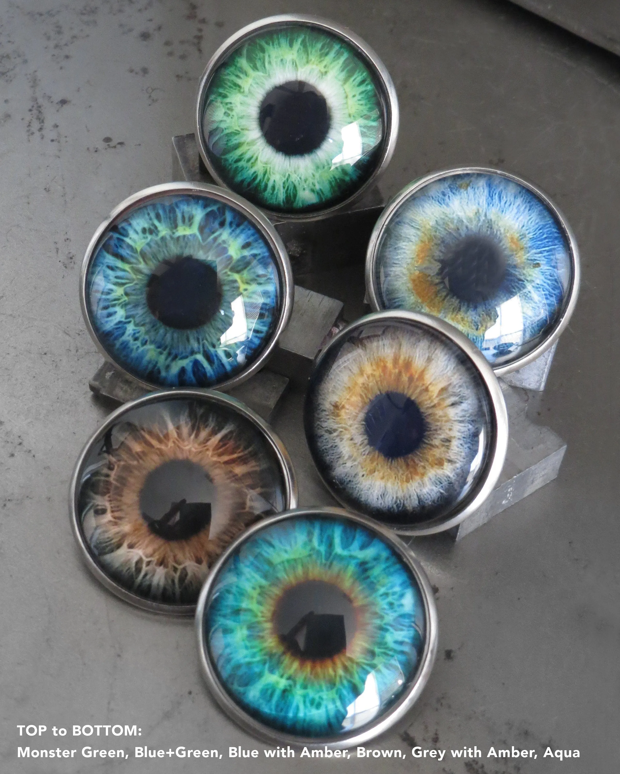 Realistic Eyeball Pin Button - 6 Colors