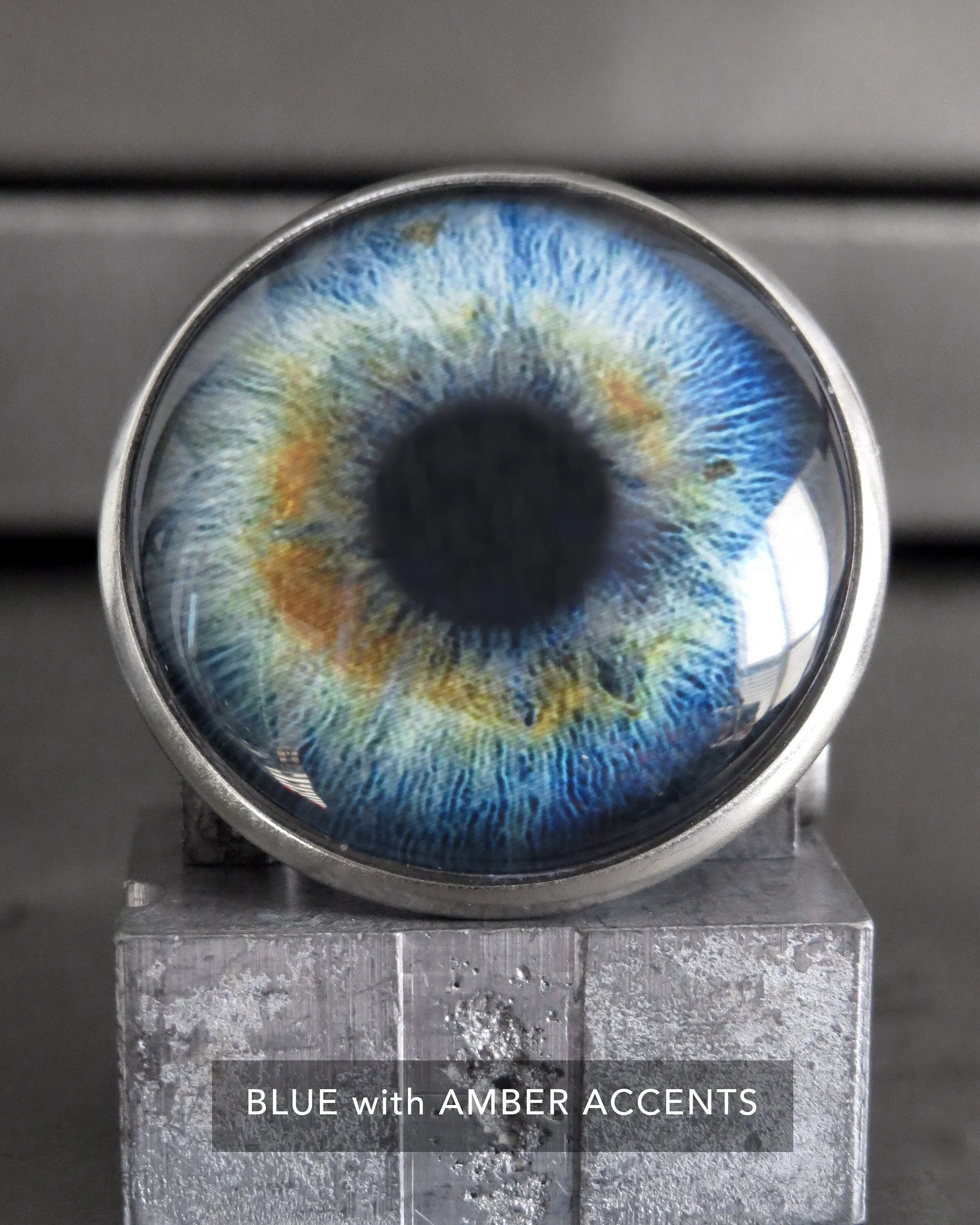 Realistic Eyeball Pin Button - 6 Colors