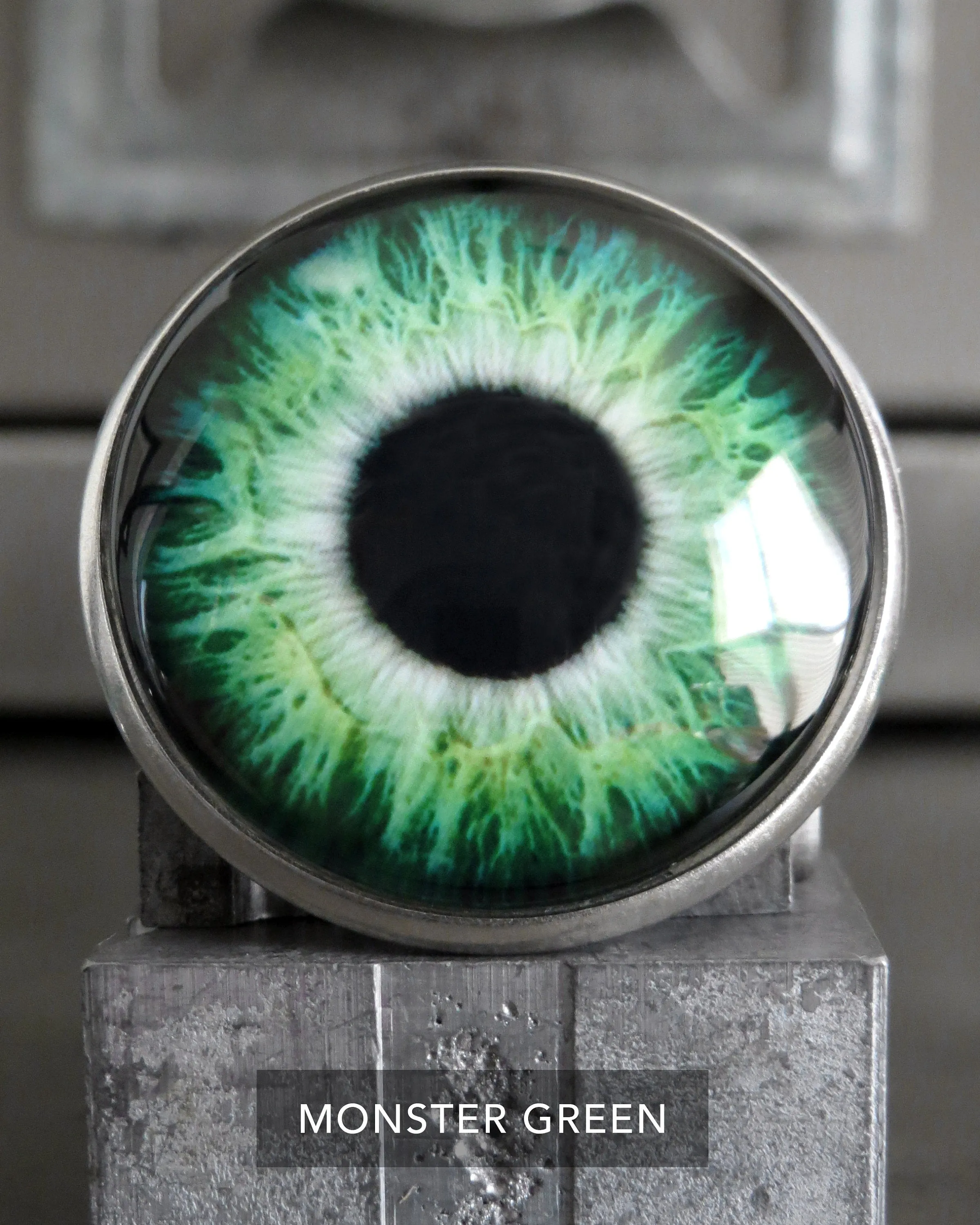 Realistic Eyeball Pin Button - 6 Colors
