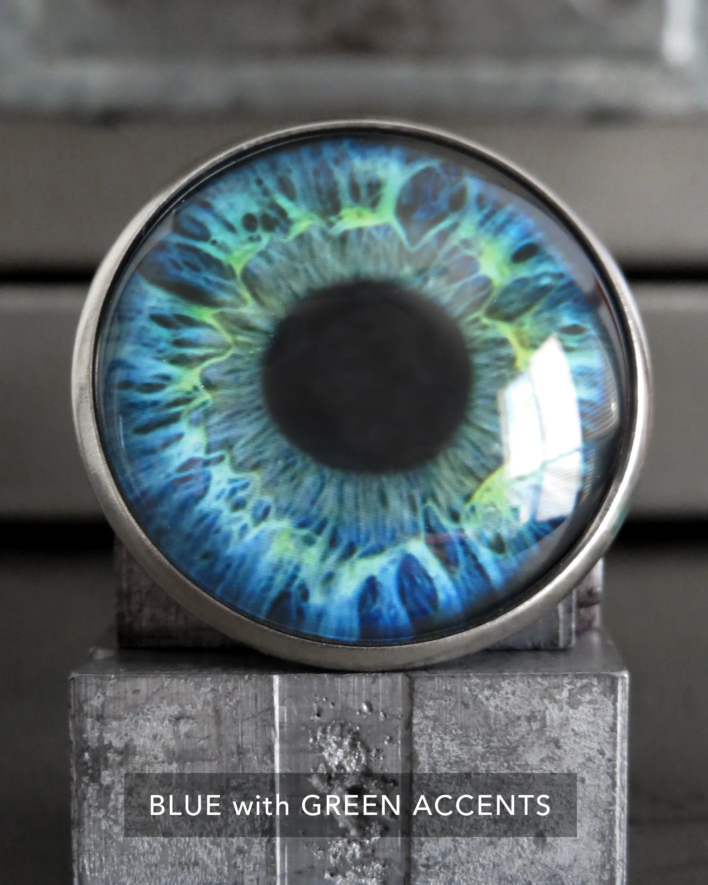 Realistic Eyeball Pin Button - 6 Colors