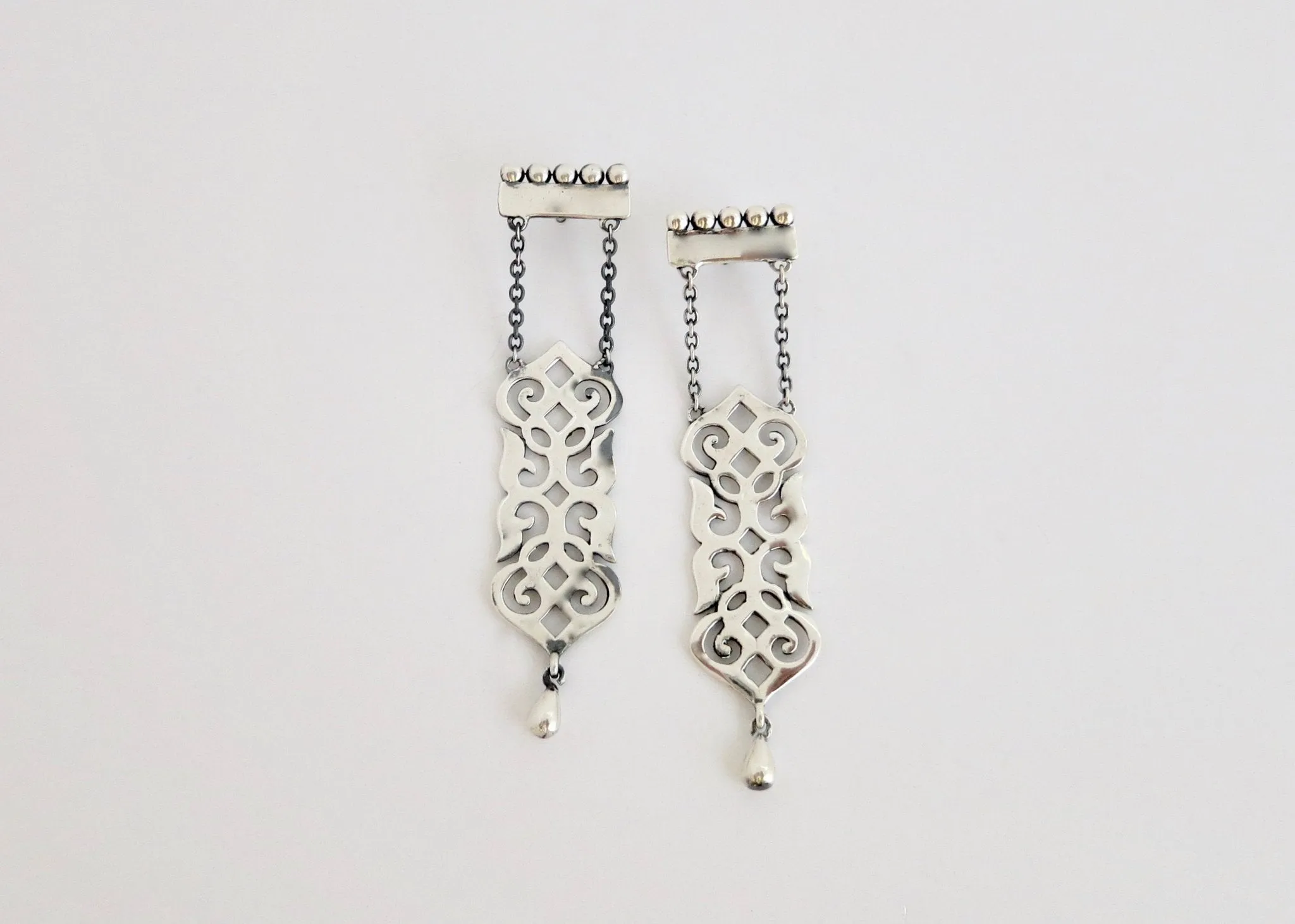 Timeless, long, dangling 'Fatehpuri' chain earrings