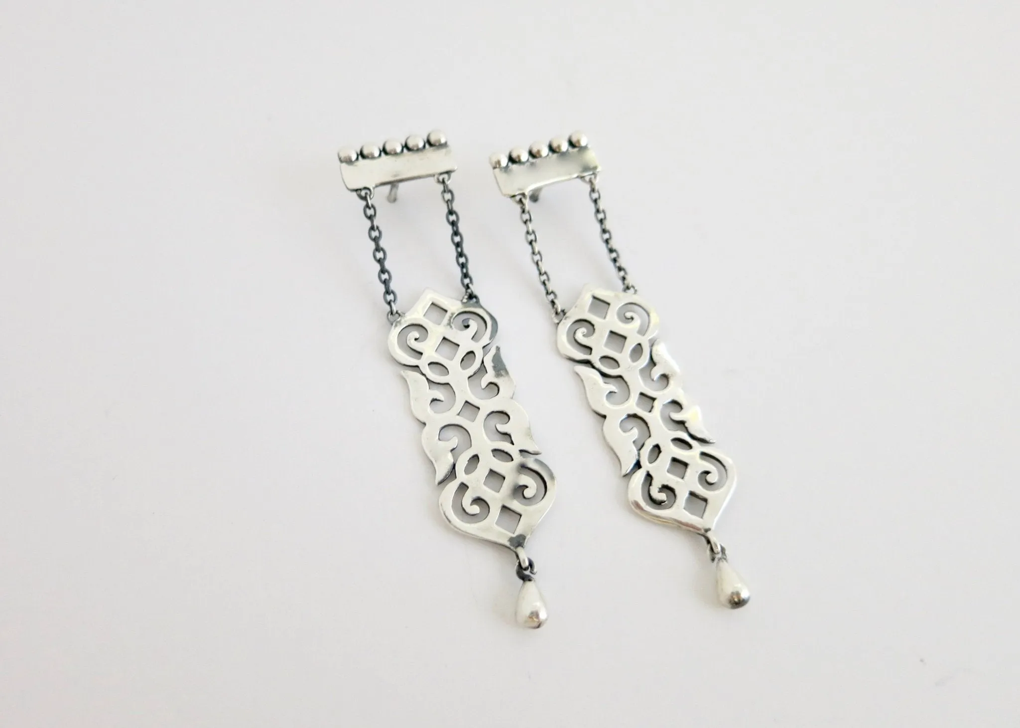 Timeless, long, dangling 'Fatehpuri' chain earrings