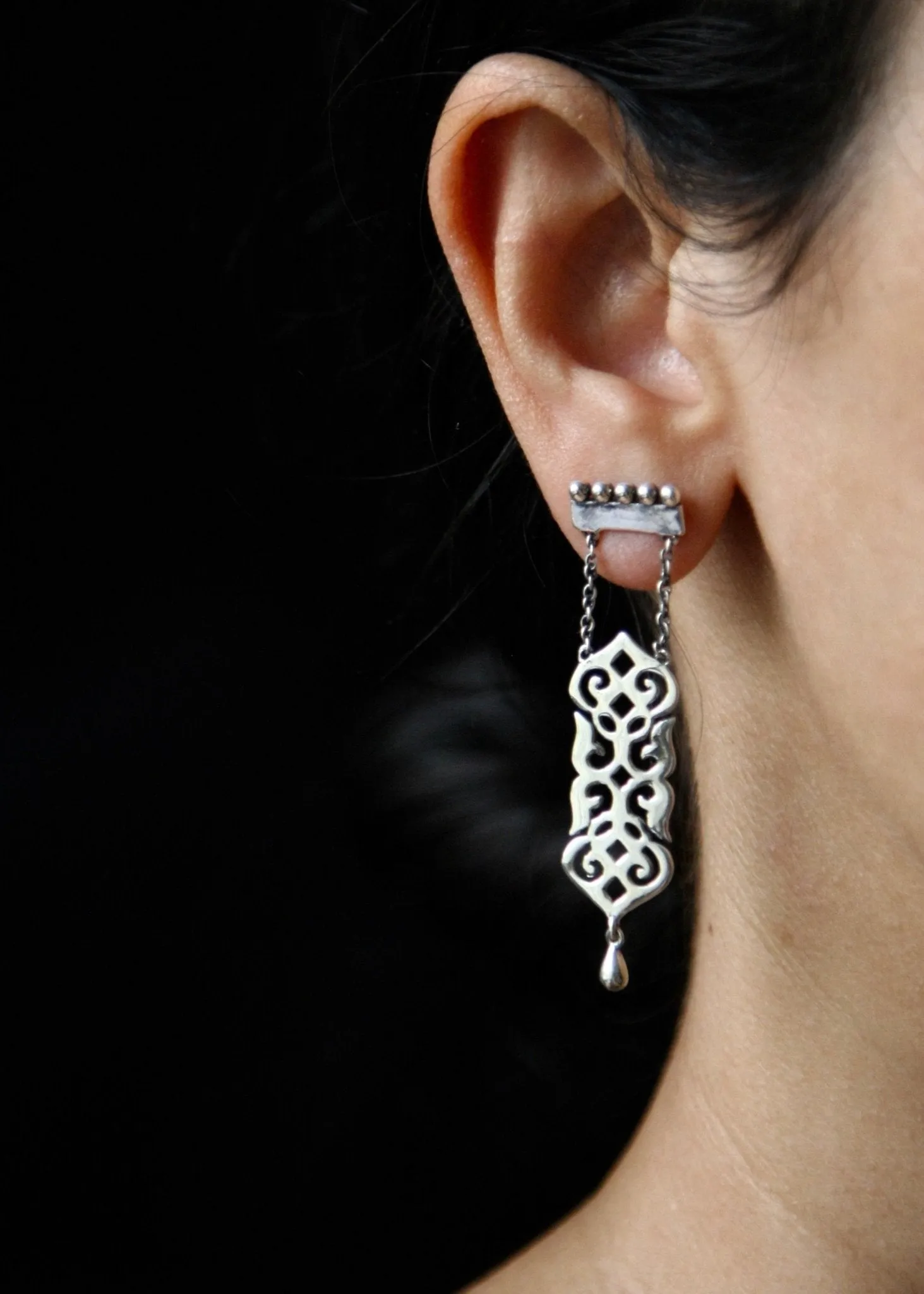 Timeless, long, dangling 'Fatehpuri' chain earrings