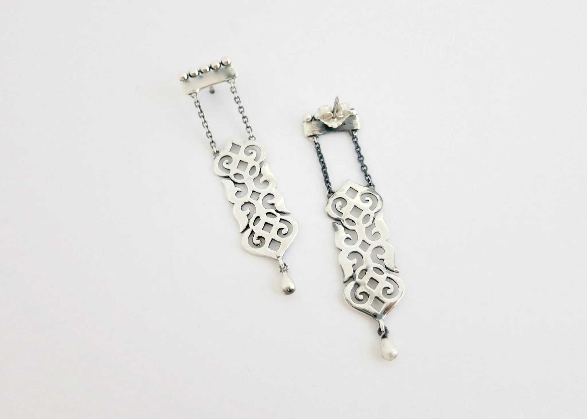 Timeless, long, dangling 'Fatehpuri' chain earrings