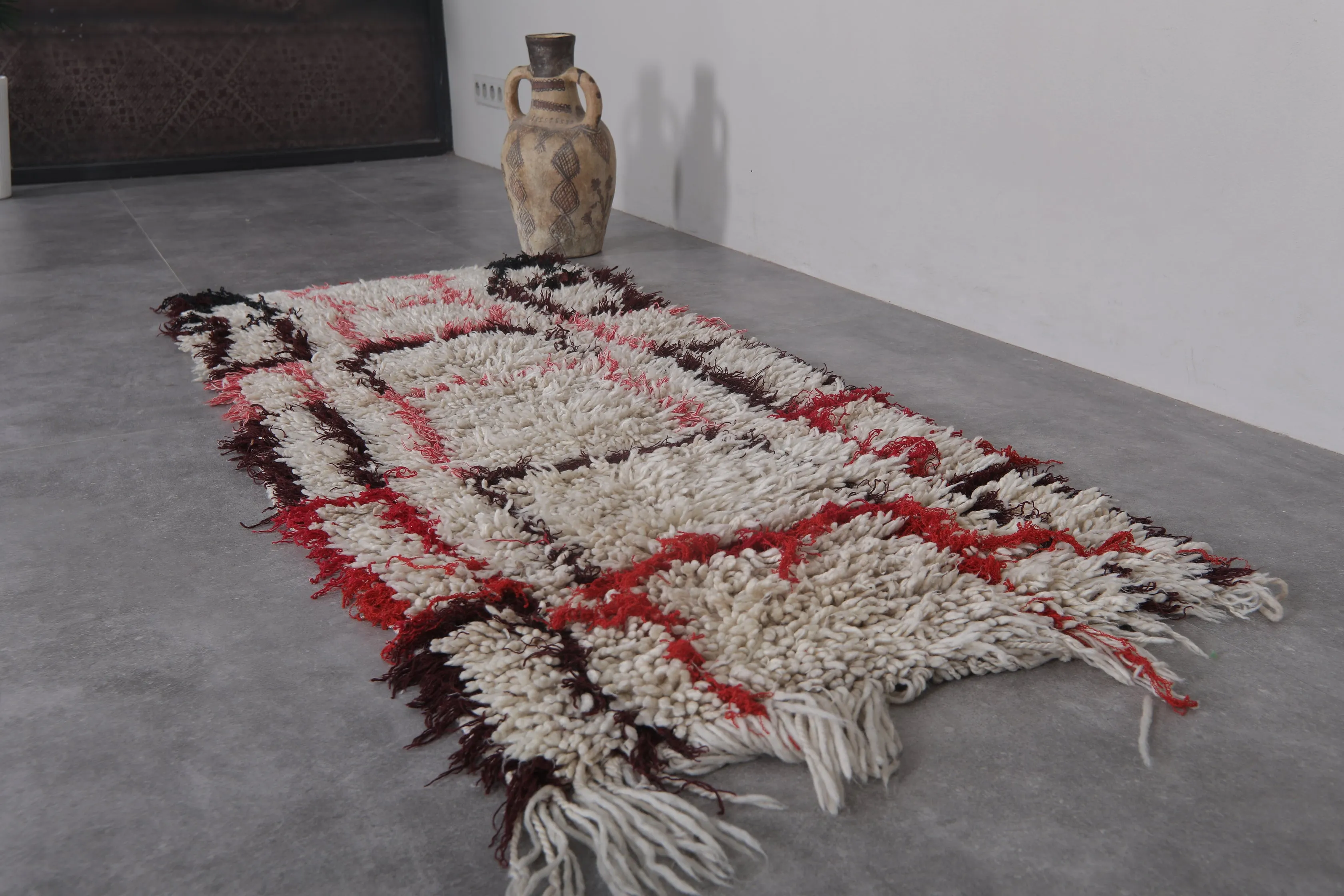 Vintage Handmade Berber Rug – Moroccan Wool Carpet (2.5 x 5.7 ft)