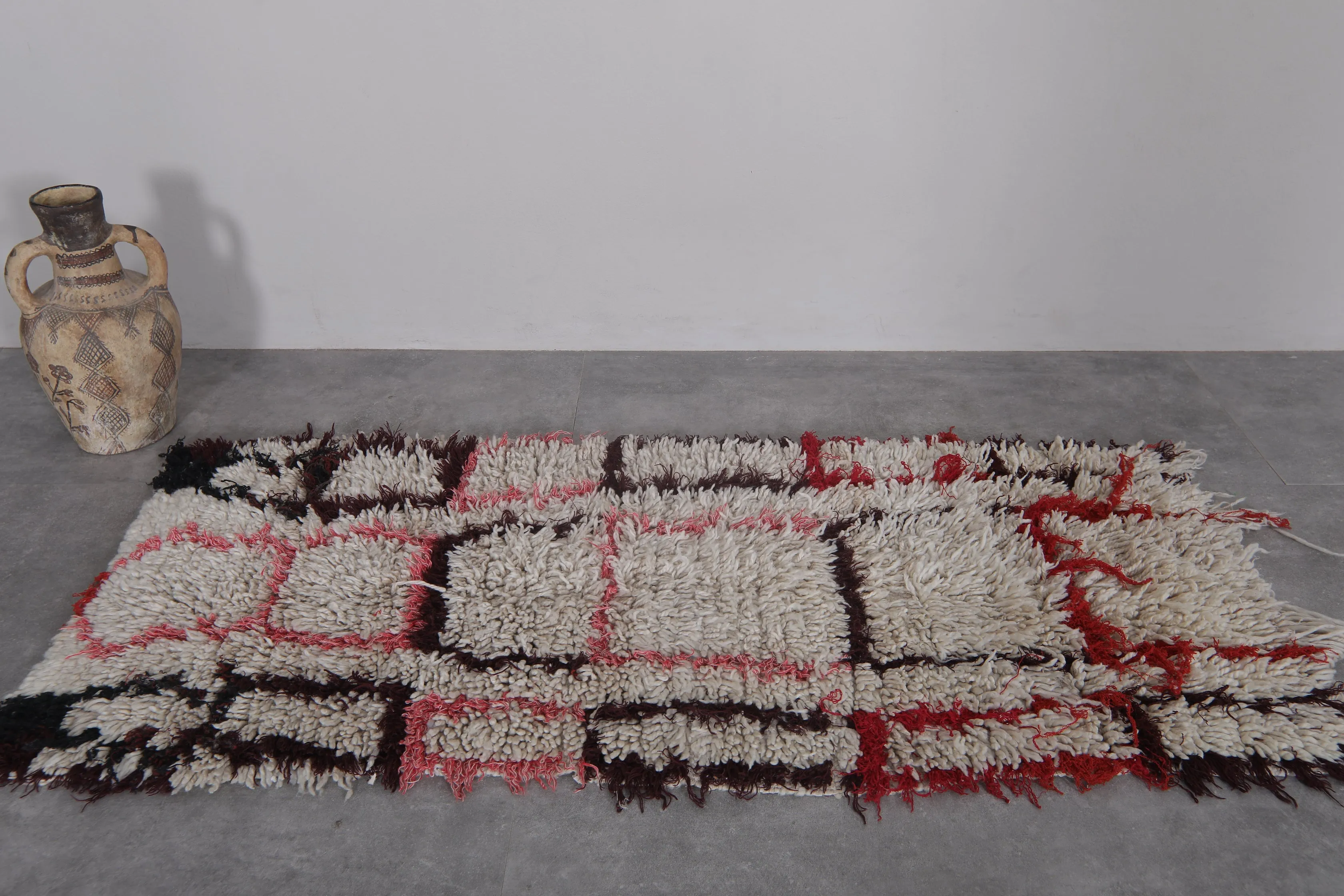 Vintage Handmade Berber Rug – Moroccan Wool Carpet (2.5 x 5.7 ft)