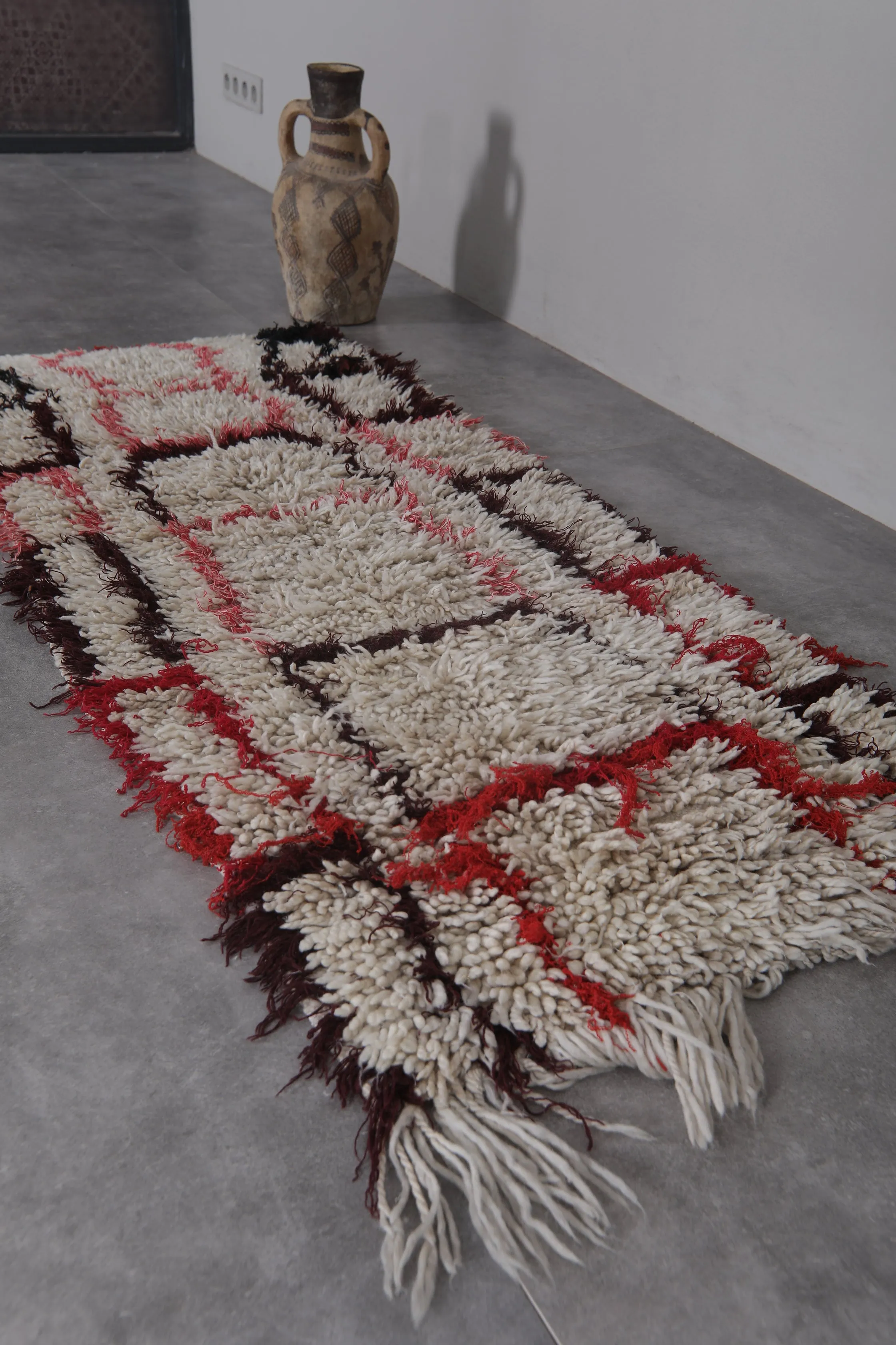 Vintage Handmade Berber Rug – Moroccan Wool Carpet (2.5 x 5.7 ft)