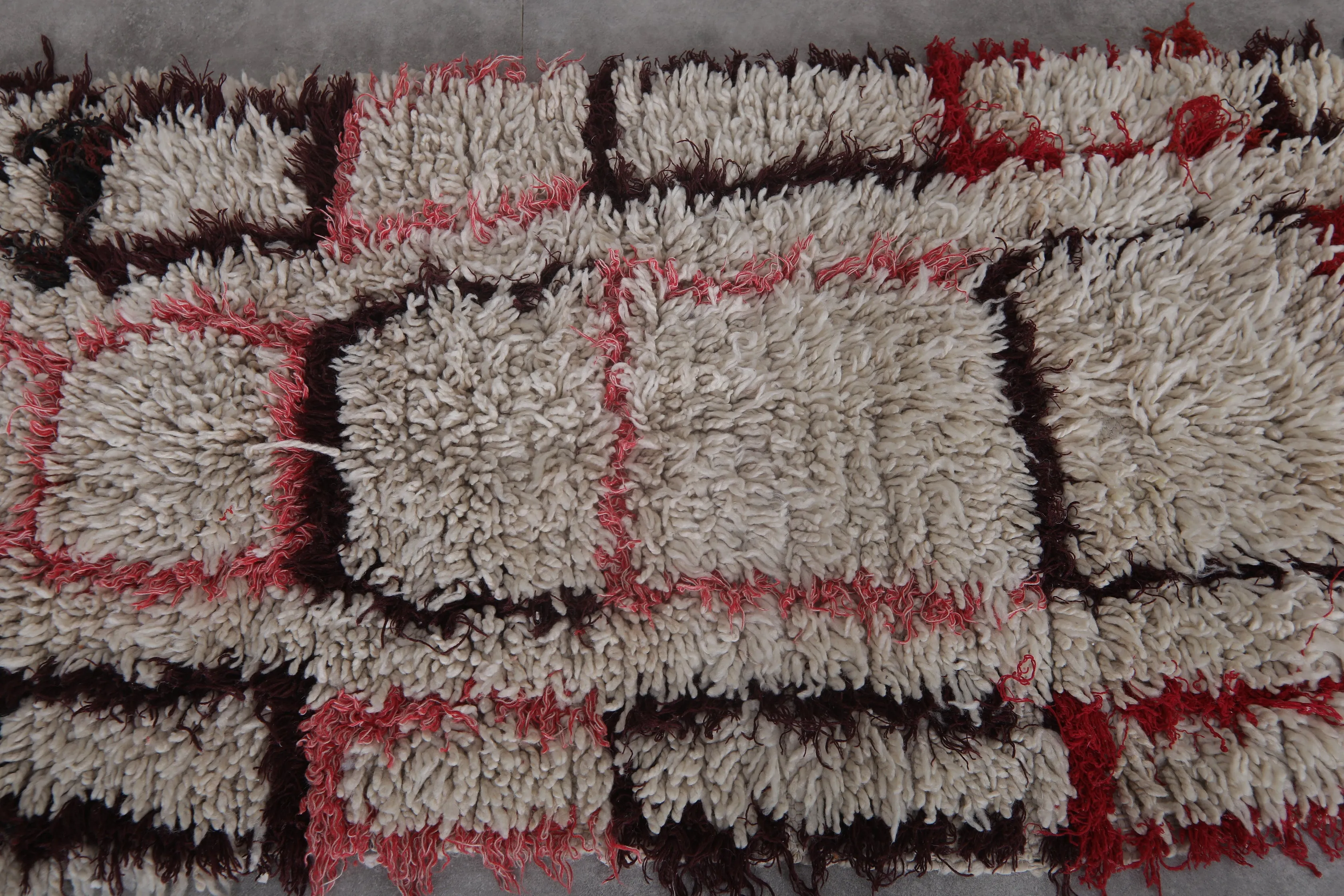 Vintage Handmade Berber Rug – Moroccan Wool Carpet (2.5 x 5.7 ft)
