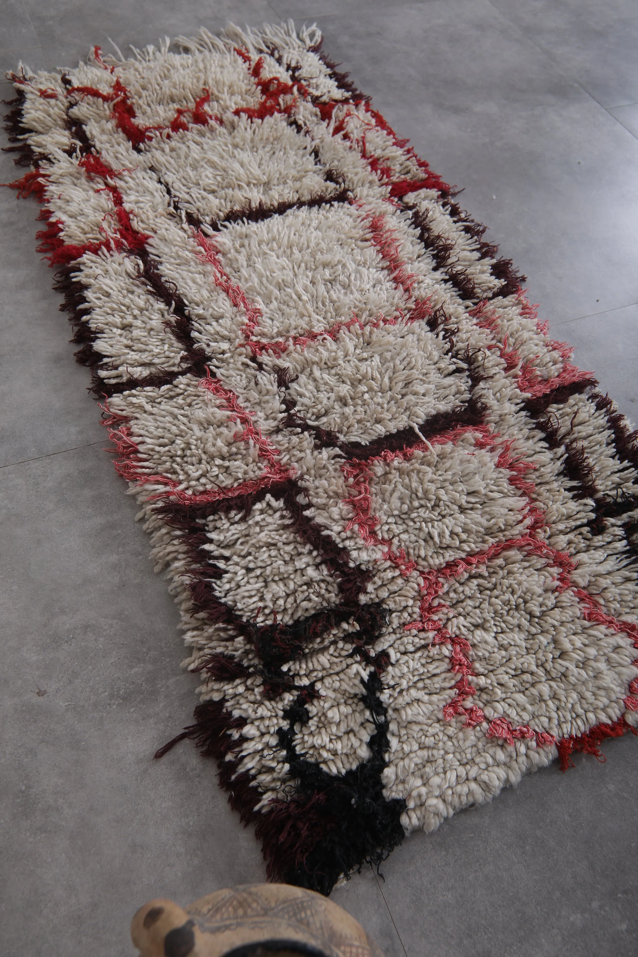Vintage Handmade Berber Rug – Moroccan Wool Carpet (2.5 x 5.7 ft)
