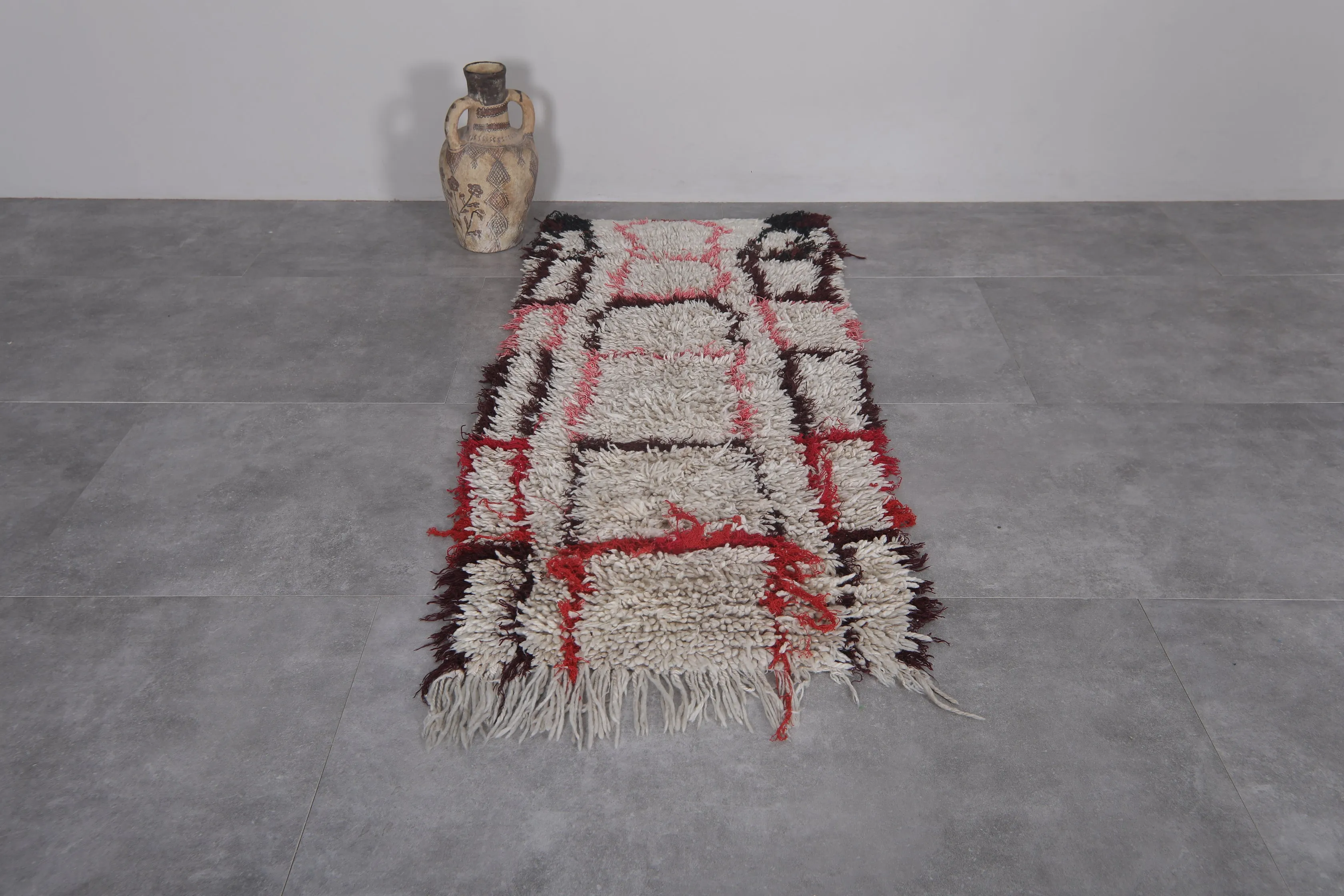 Vintage Handmade Berber Rug – Moroccan Wool Carpet (2.5 x 5.7 ft)